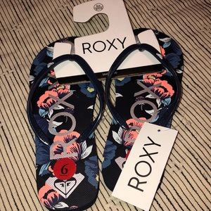 ROXY sandals, size women’s 6, and still have tags!